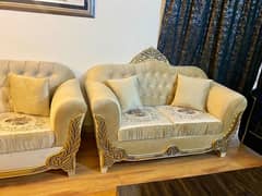 Beautiful 6,Seater sofa set few months used