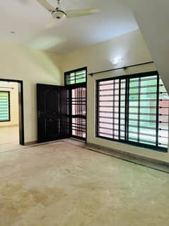 6 Marla Ground Portion For Rent In Gulraiz near Bahria Town