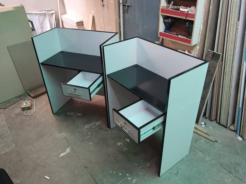 computer table/ workstation 18