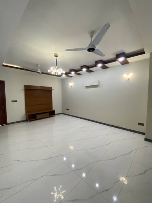 272 sq yards Villa for rent 7