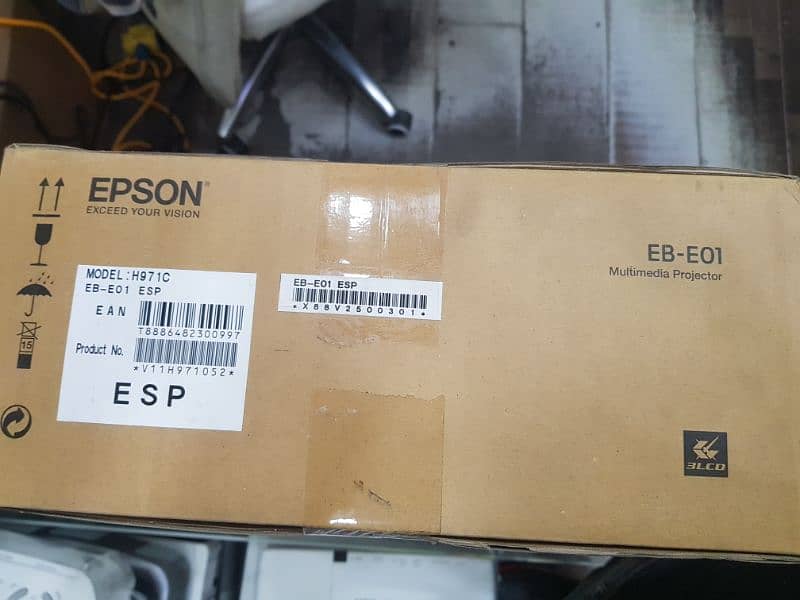 Epson EB E 01  3000 lumens 3 LCD Projector 1