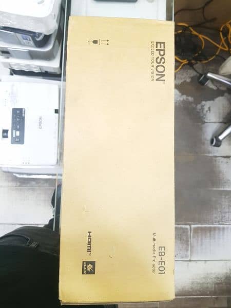 Epson EB E 01  3000 lumens 3 LCD Projector 2