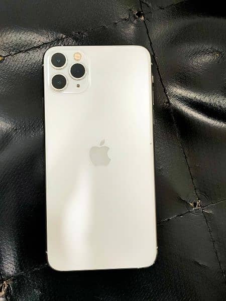 iPhone 11 Pro max 64 gb pta approved white Color 5