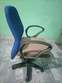 chair new hay use nai hoee condtion ok hay