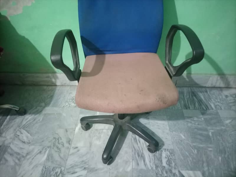 chair new hay use nai hoee condtion 9/10 hay 1