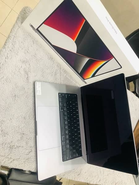 Apple MacBook M1 pro 0