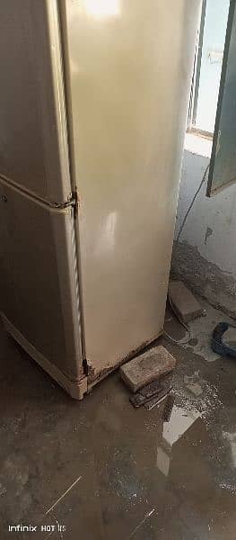 fridge in good condition 6