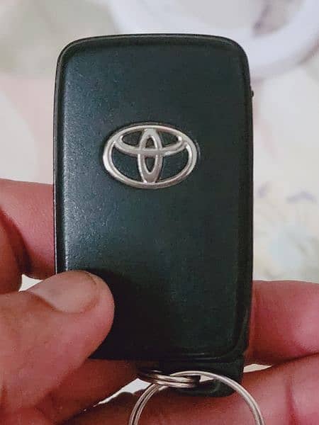 Toyota prius 2009-15 remote key 0