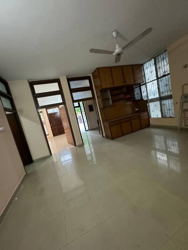 Cantt 1.5 Kanal Upper Portion 3 Bedrooms For Rent Best For Silent Office VIP Location 5