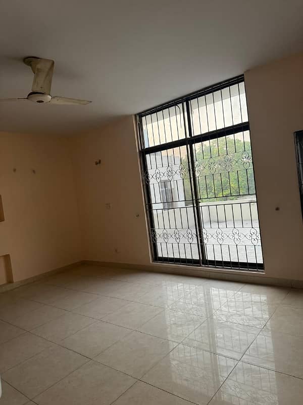 Cantt 1.5 Kanal Upper Portion 3 Bedrooms For Rent Best For Silent Office VIP Location 8
