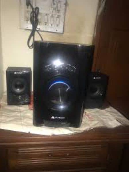 Mega 40 speaker 1