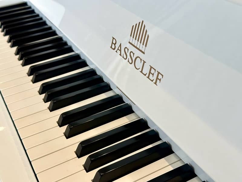 Basscelf Grand Piano / pool table / Rugs / sofa / keyboards 5