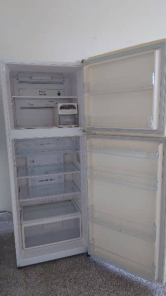 Hitachi Refrigerator (Large Size) 3