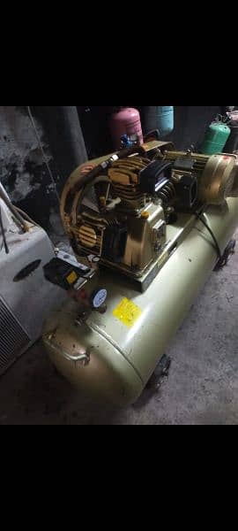 URGENT SALE AIR COMPRESSOR 4