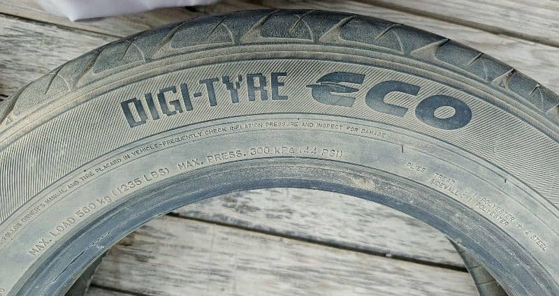 Dunlop Tire 4 Tyre 2