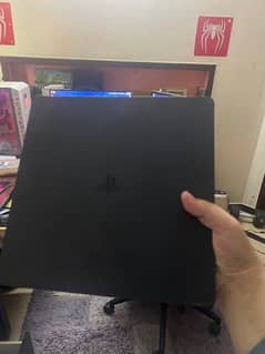 1 TB PlayStation 4 slim / ps4 10/10 condition, box, original cables