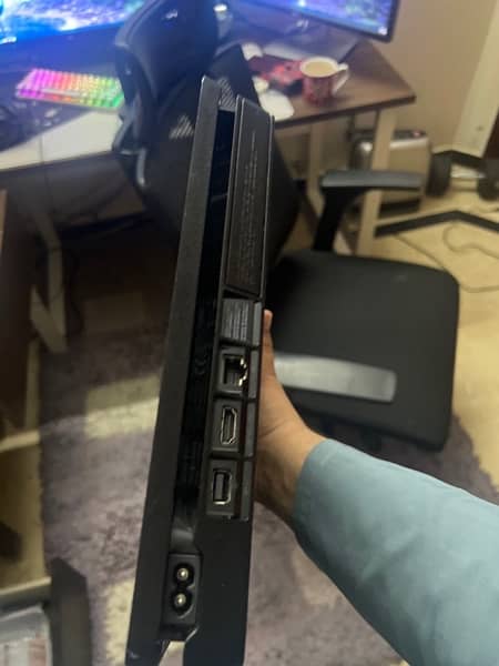 1 TB PlayStation 4 slim / ps4 10/10 condition, box, original cables 3