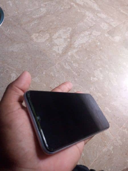 hi I'm selling my Vivi mobile y20 4 64 without box 1