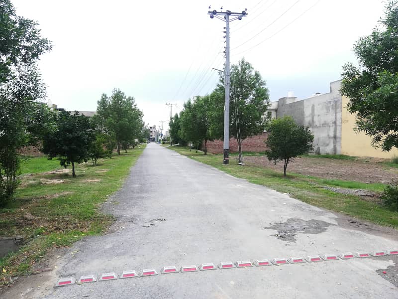 5 Marla Next To Corner Plot for sale in Sher Zaman Block, SA Gardens Ph. 2 Lahore 5