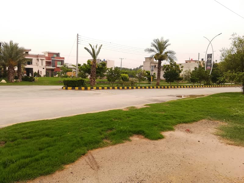 5 Marla Next To Corner Plot for sale in Sher Zaman Block, SA Gardens Ph. 2 Lahore 12