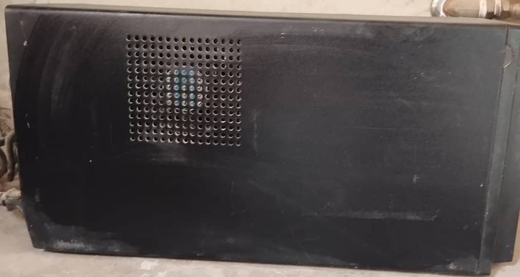 APC Smart UPS 1500 Watts 2