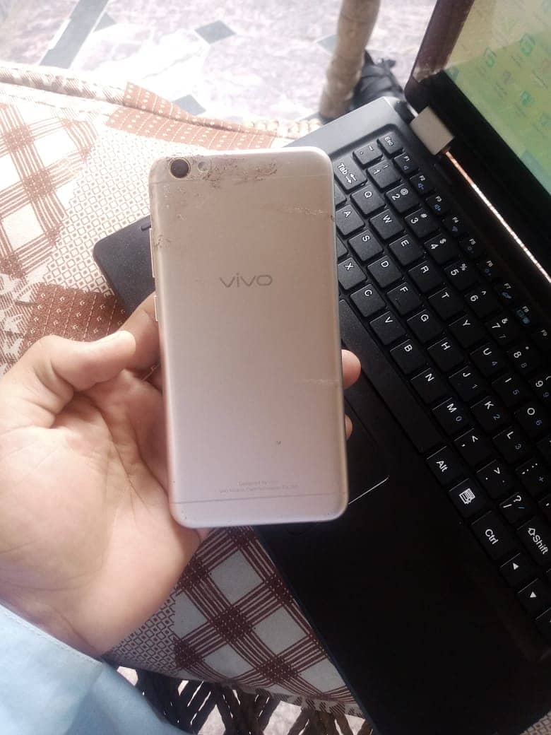 Vivo Y67 (4/64) 0