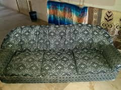 5 seter sofa 10/9 conditions only 16000