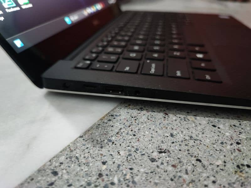 XPS 13 SLIM AND SLEEKY WITH NO BAZELS 2