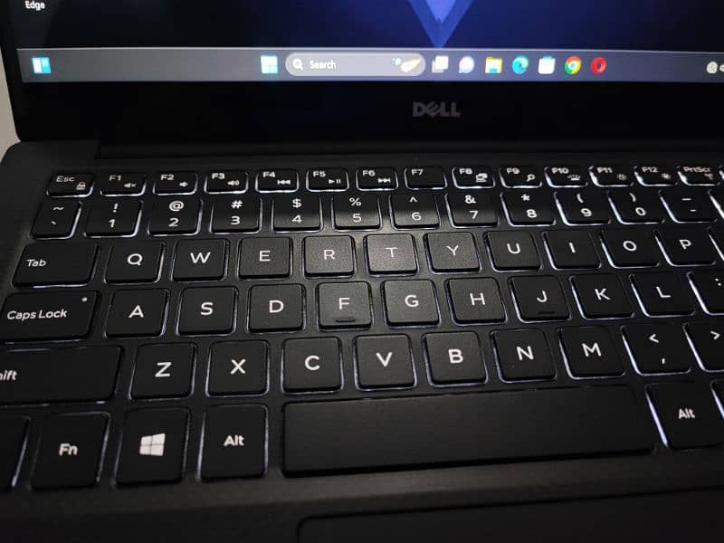 XPS 13 SLIM AND SLEEKY WITH NO BAZELS 4