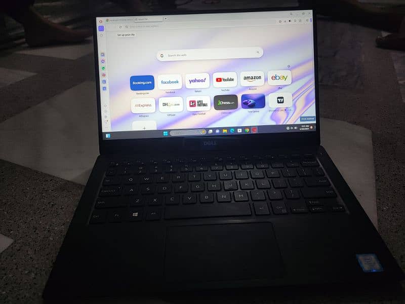 XPS 13 SLIM AND SLEEKY WITH NO BAZELS 8