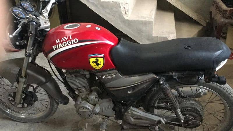 Ravi piaggio 125 convert into cafe racer 1