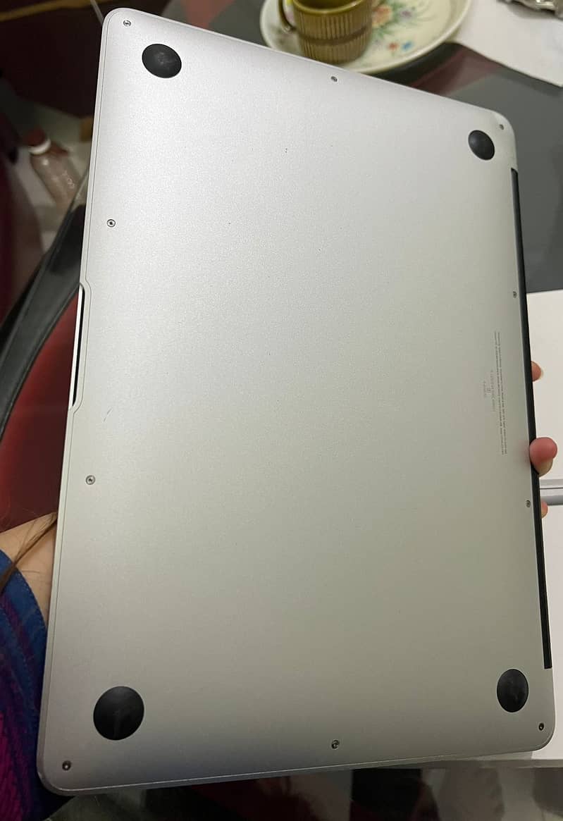 Macbook Air 2017 13.3 inch Core I5 128/8 GB SSD 3