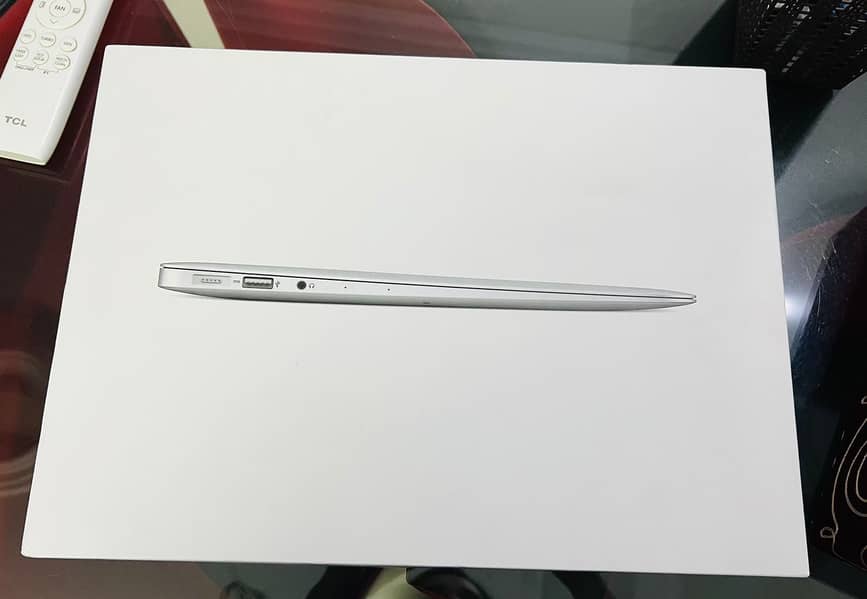 Macbook Air 2017 13.3 inch Core I5 128/8 GB SSD 5