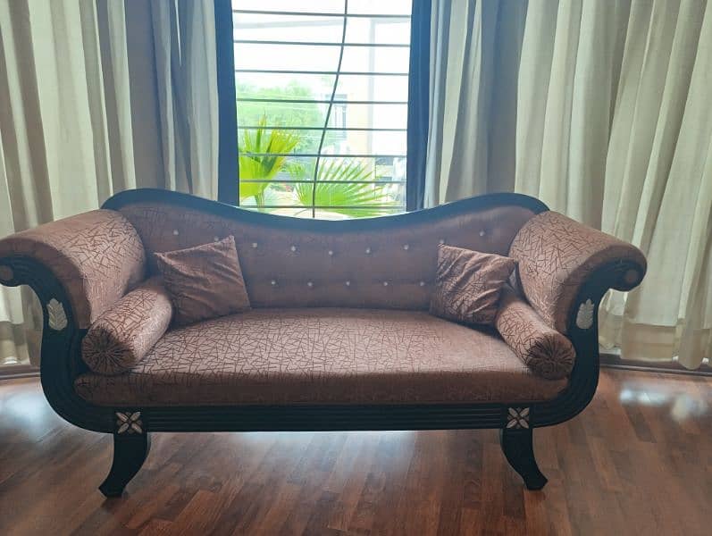 Dewan style sofa with slight carving 0