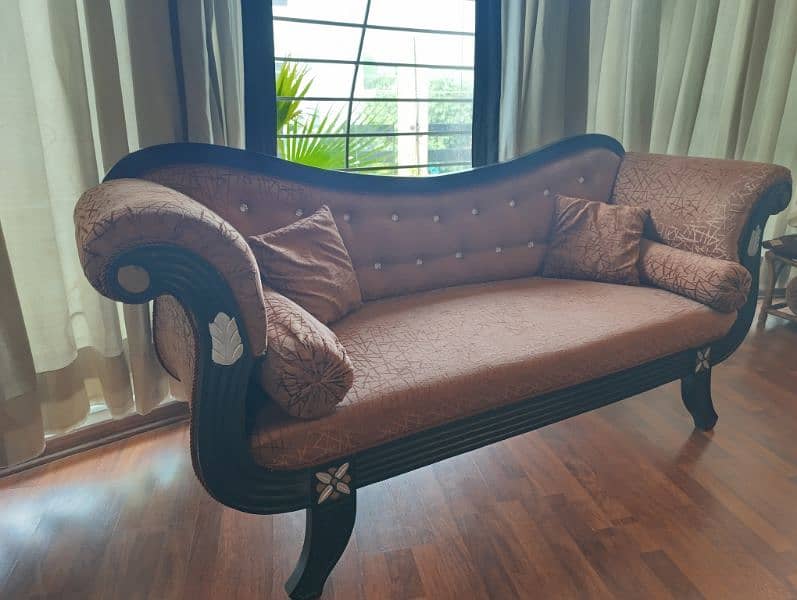 Dewan style sofa with slight carving 4