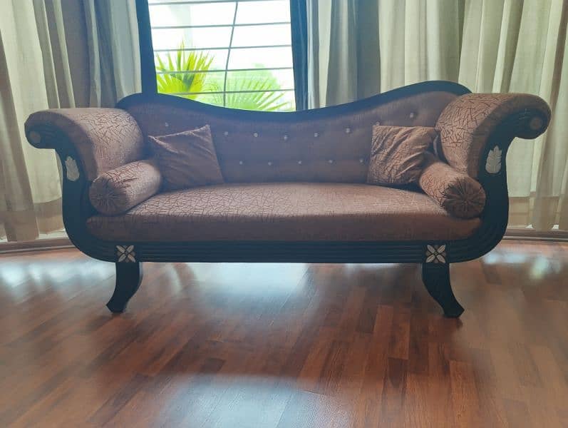 Dewan style sofa with slight carving 5