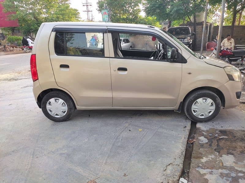 Suzuki Wagon R 2015 3