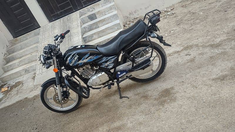 Suzuki GS SE 150 Model 2020 tublees tyre both 2