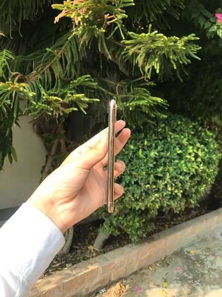 iPhone XS 64 gb dual pta approved  10/9 condition 1