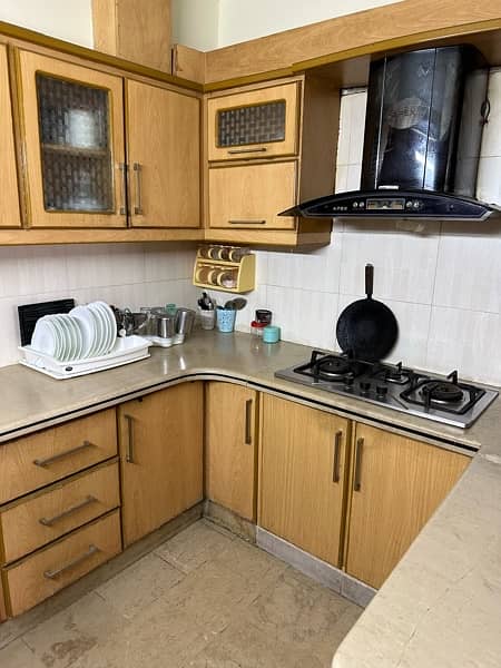 kitchen cabinet good condition  lasani al noor 0