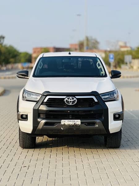 Toyota Hilux 2022 1