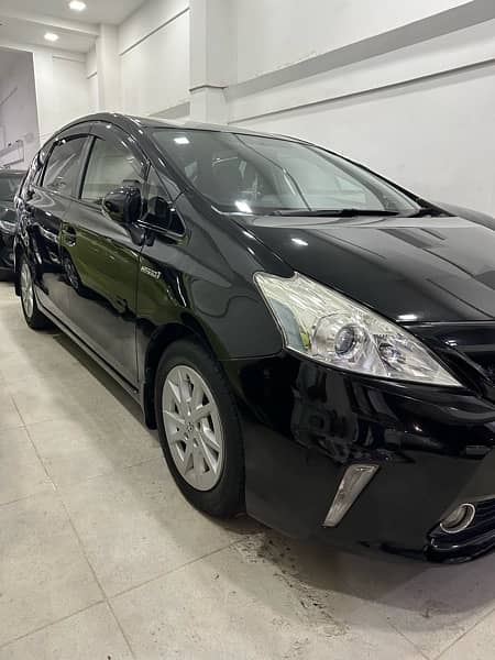 Toyota Prius Alpha 2014 4