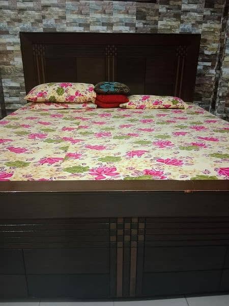 Master bed with dressing table 1