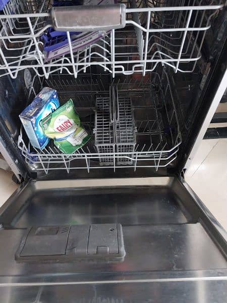 lg dishwasher almost new 2