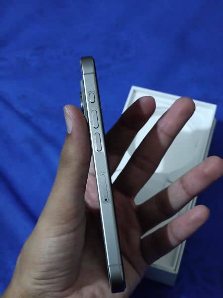 Iphone 15pro Non-PTA Natural Titanium 2