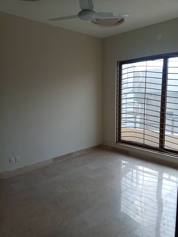 3 bed room portion for rent d,12 7