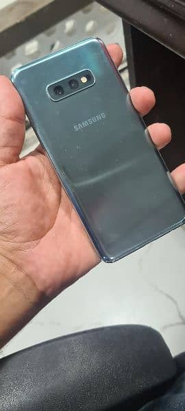 Galaxy S10 FE Minor crack 1