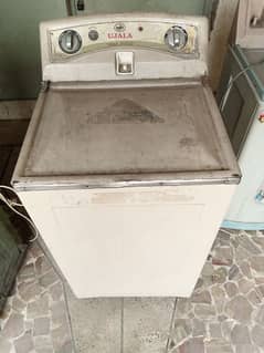 High-Quality White Washing Machine - Great Condition,