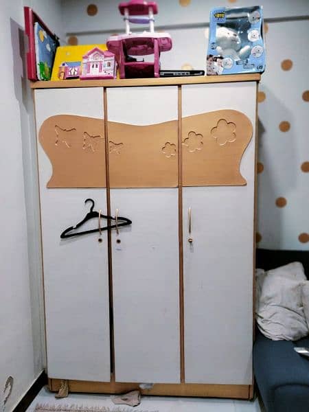 Single bed and triple wardrobe 3