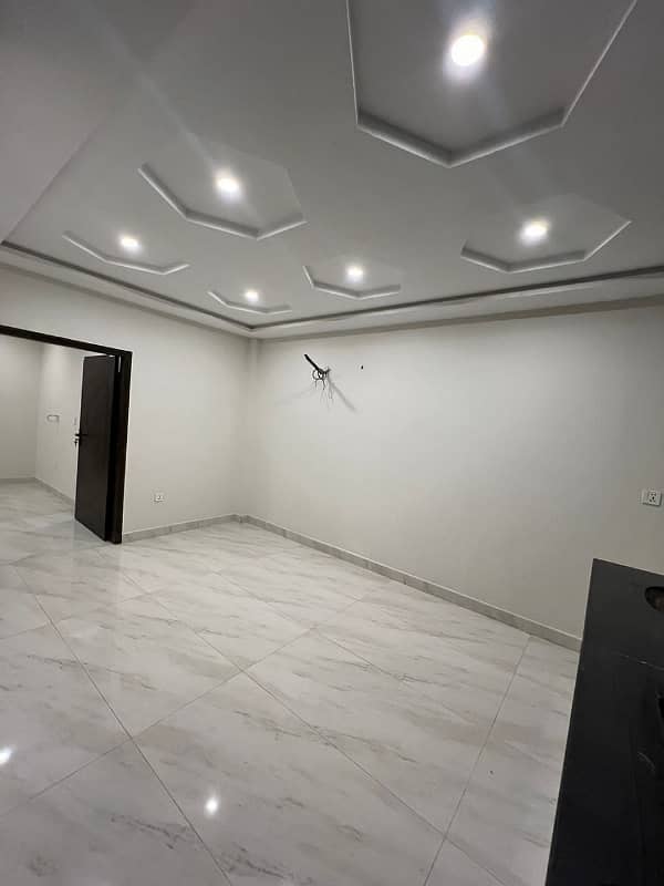 2 BED NON FURNISH APARTMENT AVAILEBAL FOR RENT IN BAHRIA TOWN LAHORE 8